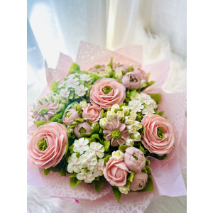 Pink and white cupcake bouquet in a hat box for Mother’s Day, handmade in Melbourne – the perfect edible gift