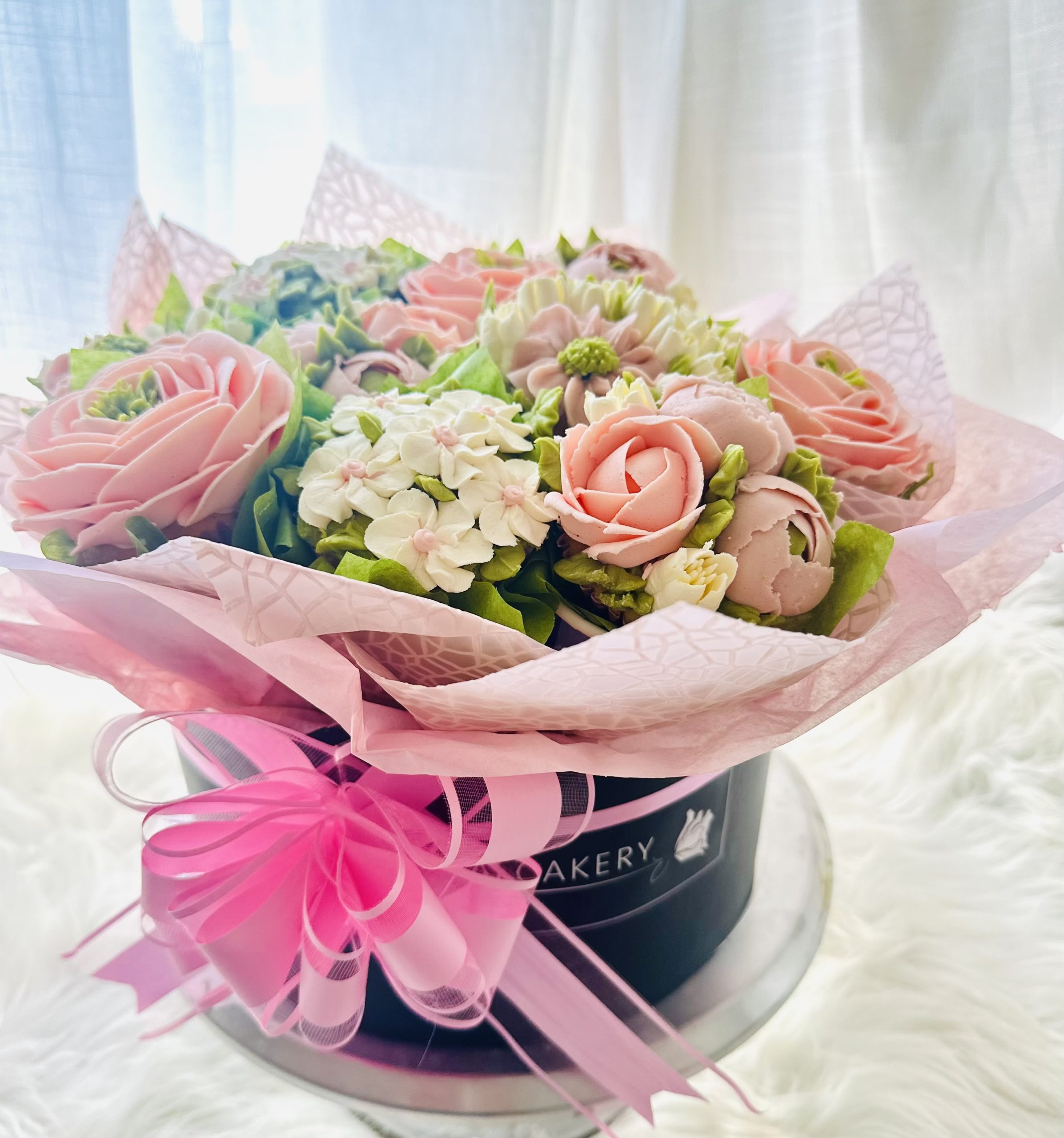 Mother's day gift bouquet Hat box - Petals & Pink - Image 2