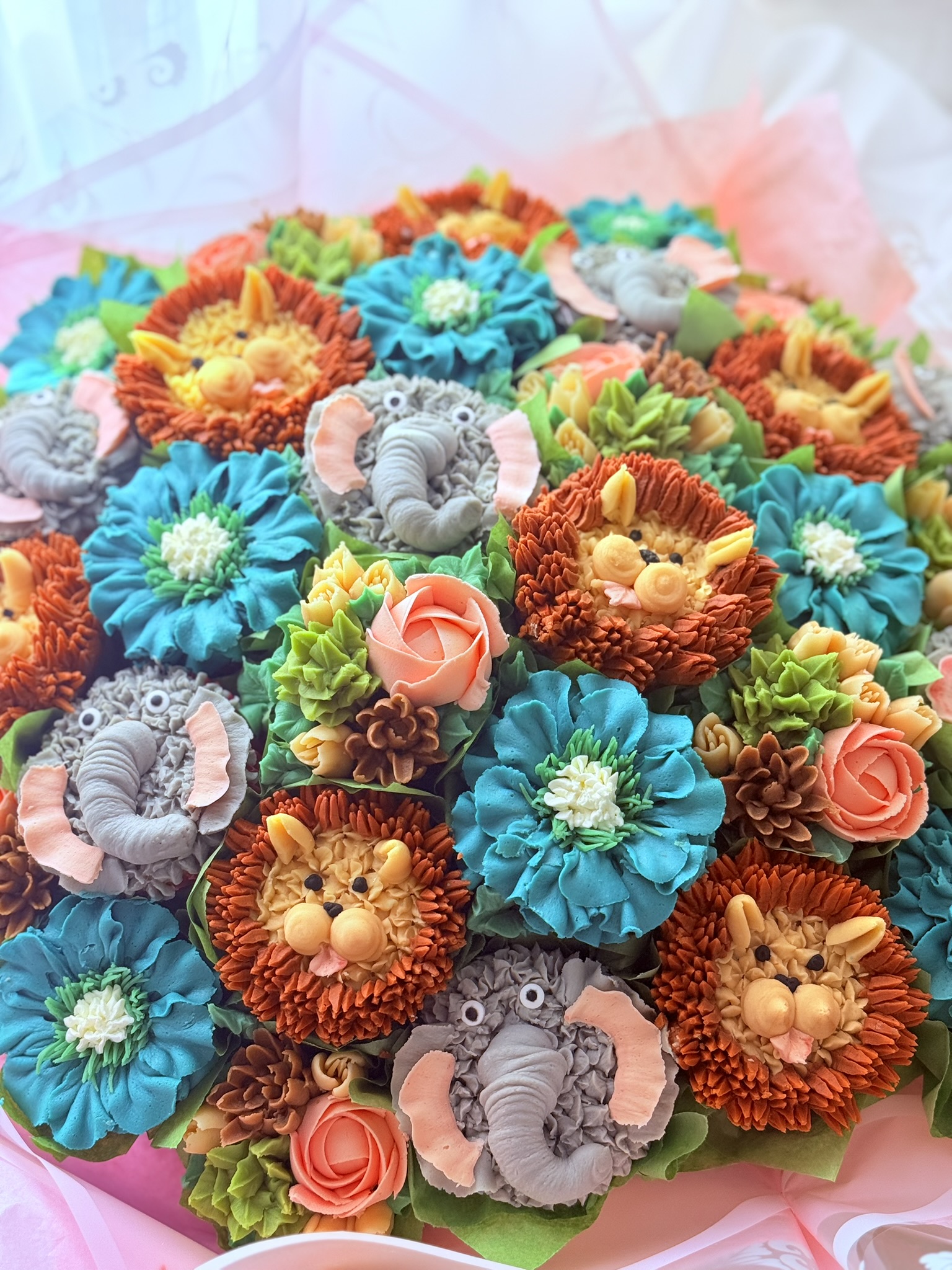 Wild animal cupcake bouquet
