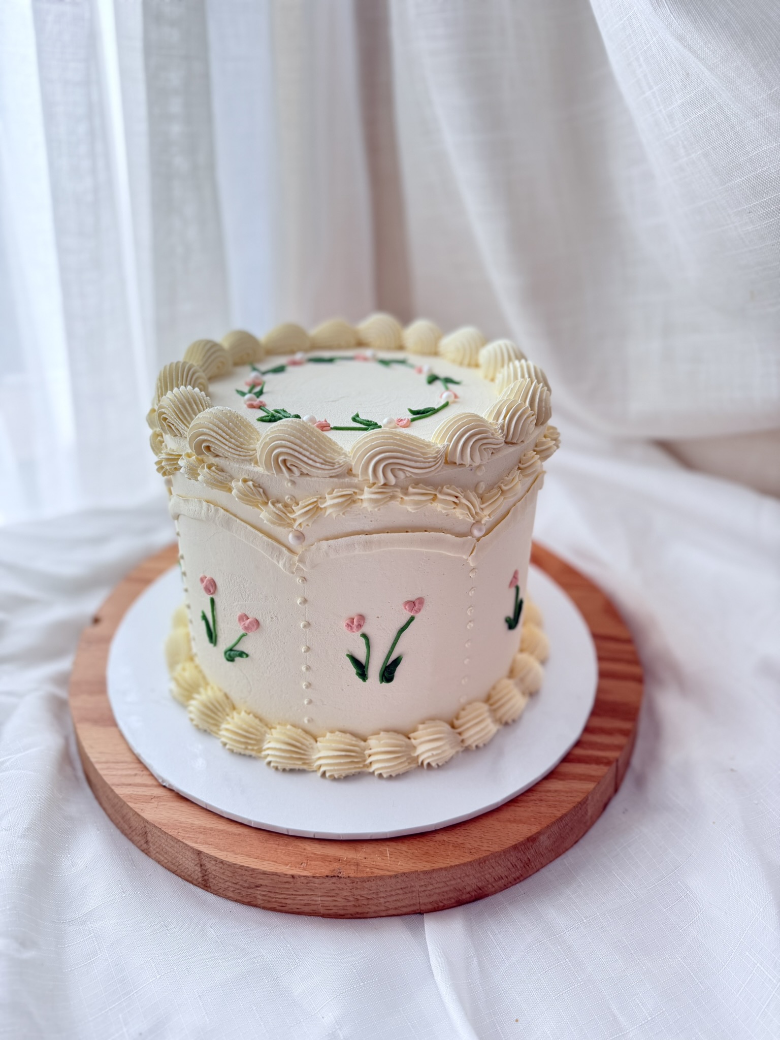 Vintage floral cake