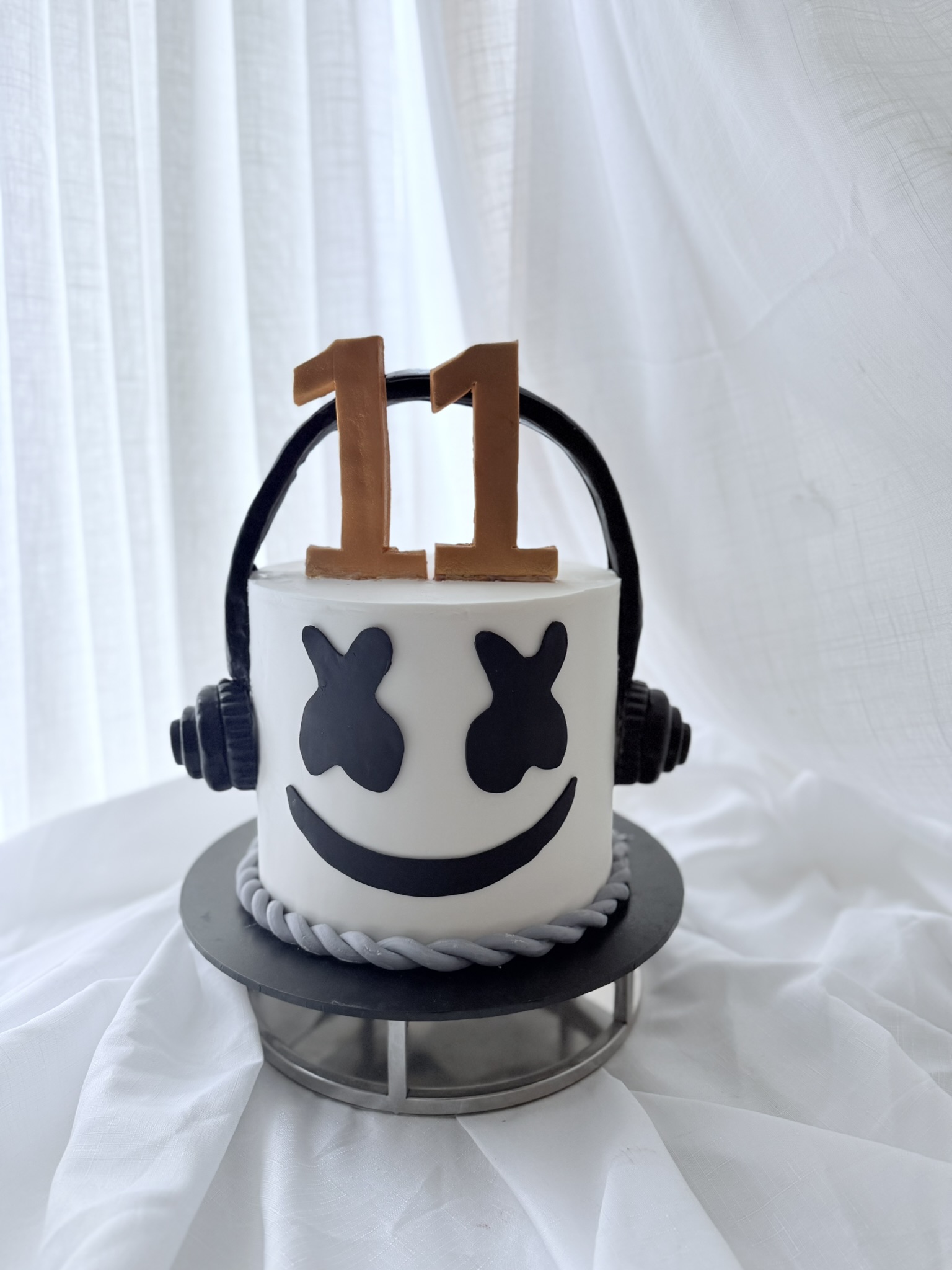 fortnight marshmello cake